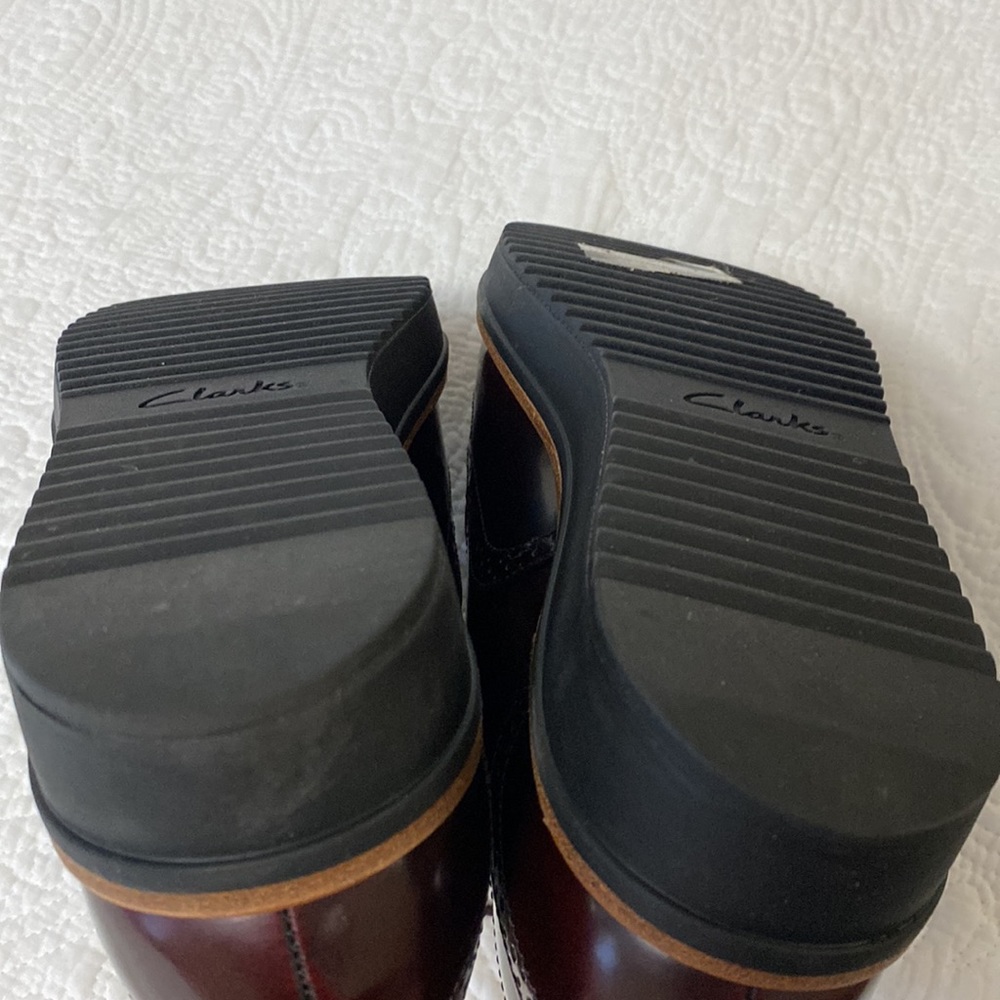 Ladies’ Oxfords by Clarks - Picture 10 of 14